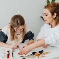 Vernis semi-permanents vegan, ce que la formule change vraiment pour vos ongles